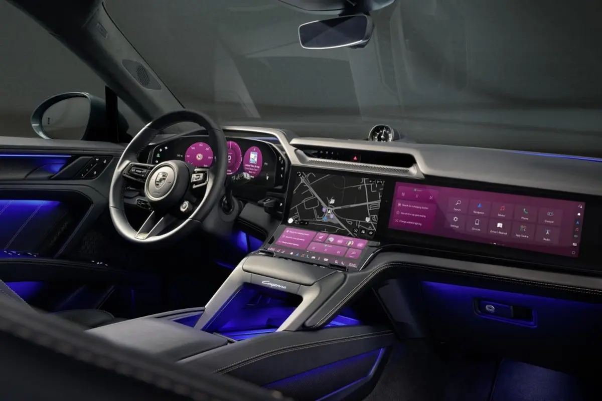 Interior Porsche Cayenne Electric resmi diperlihatkan, penuh teknologi futuristis dengan layar raksasa dan AI sebagai andalan (Porsche)