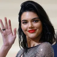 Hubungan yang terjalin antara Kendall Jenner dan ASAP Rocky sampai saat ini memang belum diketahui kejelasannya. Meskipun kerap terlihat bermesraan, namun keduanya tak kunjung mengonfirmasi pada publik. (AFP/Bintang.com)