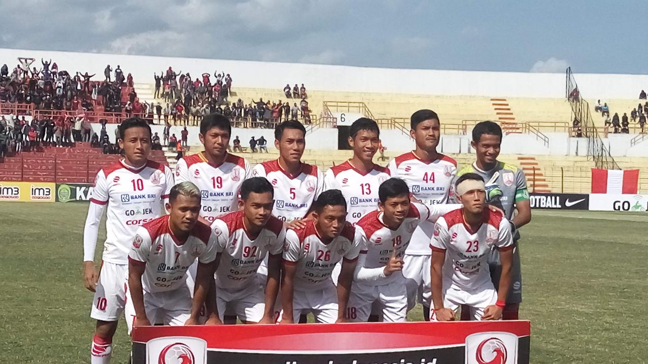 Persis Solo berpose sebelum menghadapi Persiba Bantul pada lanjutan liga 2 di Stadion Sultan Agung, Minggu (7/5/2017). 