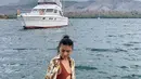 Angela pun membagikan banyak sekali momen ia liburan. Baru-baru ini ia sedang berada di Pulau Menjangan. Yaitu sebuah pulau kecil yang ada di sebelah barat Bali. Pulau ini pun sedang berkembang dalam destinasi wisatanya. (Liputan6.com/IG/@angelagilsha)