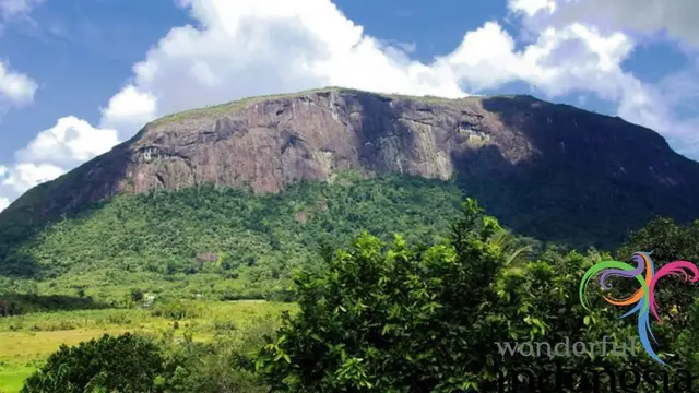 Ada di Indonesia, Ini 6 Batu Monolit Terbesar di Dunia yang Punya Pemandangan Indah