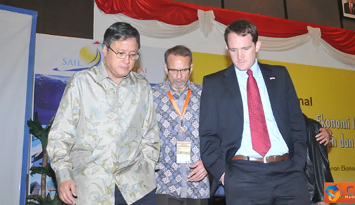 Citizen6, Ternate: Sekjen KKP Gellwynn Jusuf dan David Mc Kinni dari NOAA serta Dellon Green dari Kedutaan AS usai membuka Seminar Percepatan Pembangunan Ekonomi Indonesia Menuju Industrialisasi Perikanan di Ternate. (Pengirim: Efrimal Bahri).