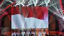 Tata cahaya panggung yang memukau saat konser amal "Voice Of Indonesia", Jakarta, Sabtu (17/10/2015). Konser tersebut sebagai aksi peduli kepada masa depan anak Indonesia. (Liputan6.com/Helmi Afandi)