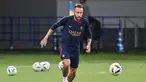 Penyerang Paris Saint-Germain (PSG), Neymar mengambil bagian dalam sesi latihan di Stadion Nasional di Tokyo pada 31 Juli 2023. (AFP/Richard A. Brooks)