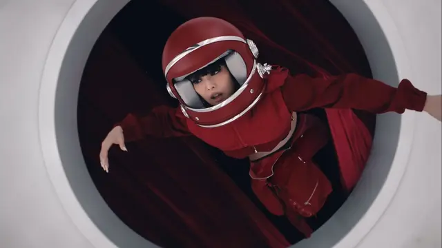 Perlihatkan Koreografi Tajam, Jennie Rilis MV 'Like JENNIE' yang Memukau