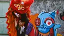 Pemain Barongsai mengikuti latihan persiapan menyambut perayaan Tahun Baru Imlek di Banda Aceh, Sabtu (21/1/2020). Perayaan Imlek tahun ini  jatuh pada hari Minggu, tanggal 22 Januari 2023.(Chaideer Mahyuddin/Agence France-Presse/AFP)