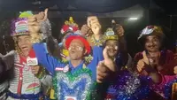 Aksi Pedagang Sapu Hingga Tukang Las Hias Alat Dagang di HUT Indosiar, Ada yang Pakai Aksesori Love!