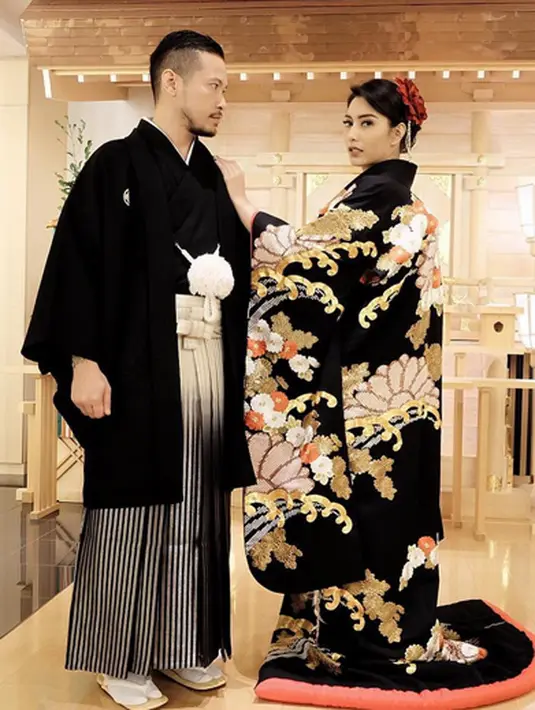 "@sweetgaluh bukan ada yg mau mba. Adanya udah dikasih jodohnya sama Allah. Ngga bisa liat orang bahagia dan didoain ya? Bisanya nyinyir?," tulis Tyas Mirasih. (Instagram/tyasmirasih)