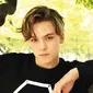 Vernon Seventeen merupakan idol campuran Amerika dan Korea. Kemampuan rappernya tak perlu diragukan lagi. Selain bakat rap-nya, ia juga punya wajah yang tampan. (Foto: soompi.com)