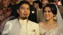 Bams menikahi Mikha setelah menjalin kasih selama setahun. Usai menikah, pria yang pernah memopulerkan lagu Kenangan Terindah ini mengaku belum merencanakan adanya bulan madu (Liputan6.com/Panji Diksana).