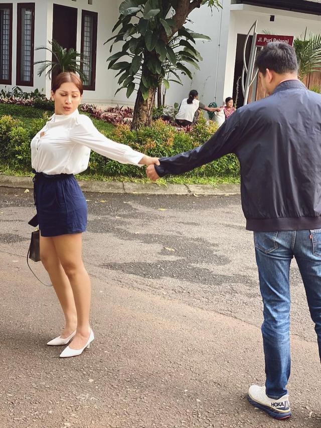 8 Potret Mesra Tata Janeeta dan Brotoseno, Umumkan Kehamilan Pertama