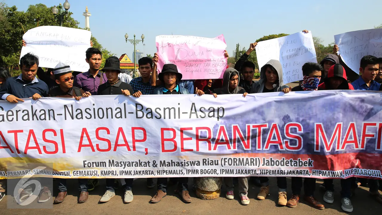 20150918-Mahasiswa-Riau-Unjuk-Rasa-Kabut-Asap-Jakarta