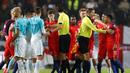 Pemain Inggris bersitegang pemain Slovenia pada laga Grup F Kualifikasi Piala Dunia 2018 zona Eropa, di Stadion Stozice, Ljubljana, Rabu (12/10/2016) dini hari WIB. (Action Images via Reuters/Carl Recine)