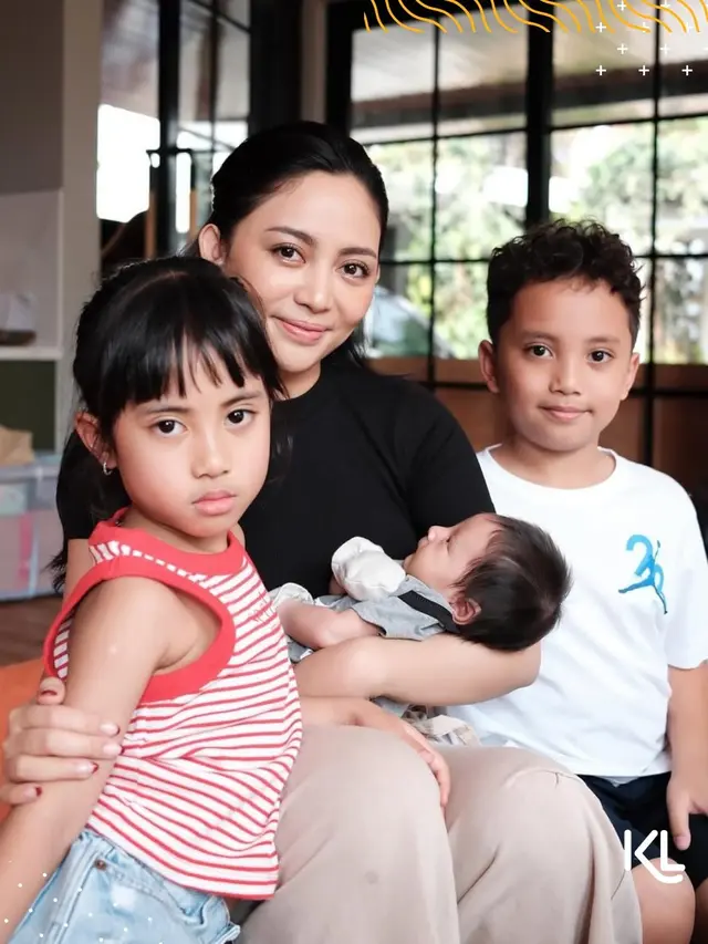 Potret Sudut Rumah Baru Erika Carlina dengan Jendela Besar, Inspirasi Hunian dengan Pencahayaan Alami