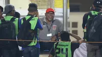 Pelatih Pusamania Borneo FC, Iwan Setiawan, saat bertanding melawan Persib dalam leg kedua perempatfinal Piala Presiden 2015 di Stadion Si Jalak Harupat, Bandung, Sabtu (26/9/2015). (Bola.com/Arief Bagus)