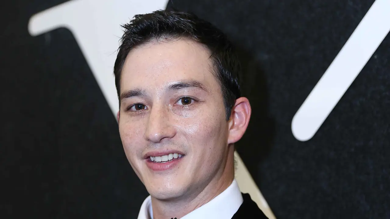 [Bintang] Mike Lewis