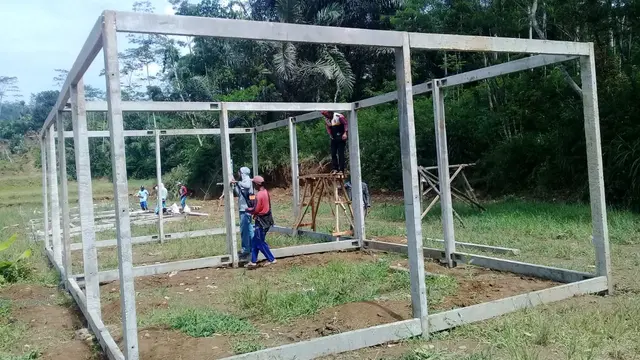 Pondasi dan konstruksi rumah korban longsor Bantar, Wanayasa, Banjarnegara mulai dibangun. (Foto: Liputan6.com/Pemdes Bantar/Muhamad Ridlo)