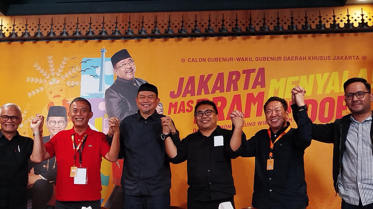 Ketua Tim Pemenangan Pramono Anung-Rano Karno, Lies Hartono alias Cak Lontong di Rumah Pemenangan Pramono-Rano di Jakarta Pusat, Minggu sore (8/12/2024).