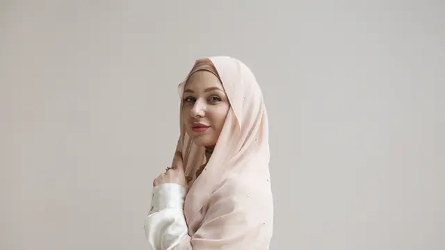 Tips Mencuci Hijab Agar Tidak Gampang Melar dan Tahan Lama (photo by freepik.com)