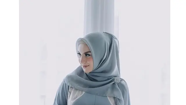 Mantap Berhijab, Ini 6 Potret Penampilan Terbaru Irish Bella