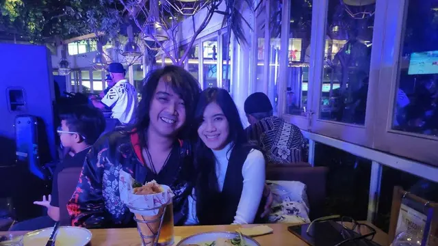 Menikah dengan Fans, Ini 6 Momen Manis Bojes AFI dan Istri