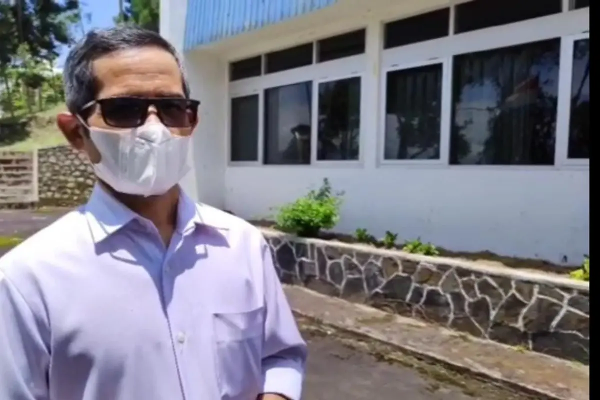 Kepala Diskominfo Garut, Muksin, dalam pengecekan lokasi pemancar yang berada di Kecamatan Cilawu, Kabupaten Garut, Rabu (23/3/2022).