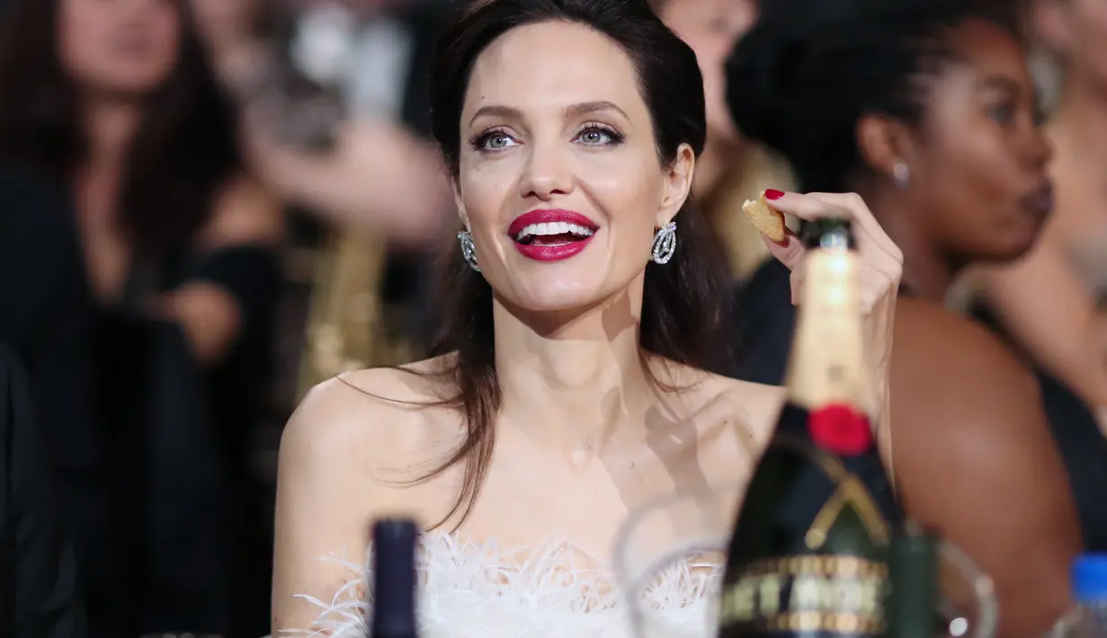 "Hari-hari merindukan Brad benar-benar sudah usai. Hal yang Angie inginkan saat ini adalah menghilangnya Brad dari kehidupannya," ujar seorang sumber. (CHRISTOPHER POLK / GETTY IMAGES NORTH AMERICA / AFP)