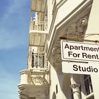 Menyewa apartemen saat traveling. (Huffington Post)