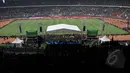 Suasana Stadion Gelora Bung Karno saat perayaan hari buruh sedunia (May Day), Jakarta, Jumat (1/5/2015). Mereka menuntut melawan kebijakan upah murah dan kenaikan upah setiap lima tahun sekali. (Liputan6.com/Herman Zakharia)