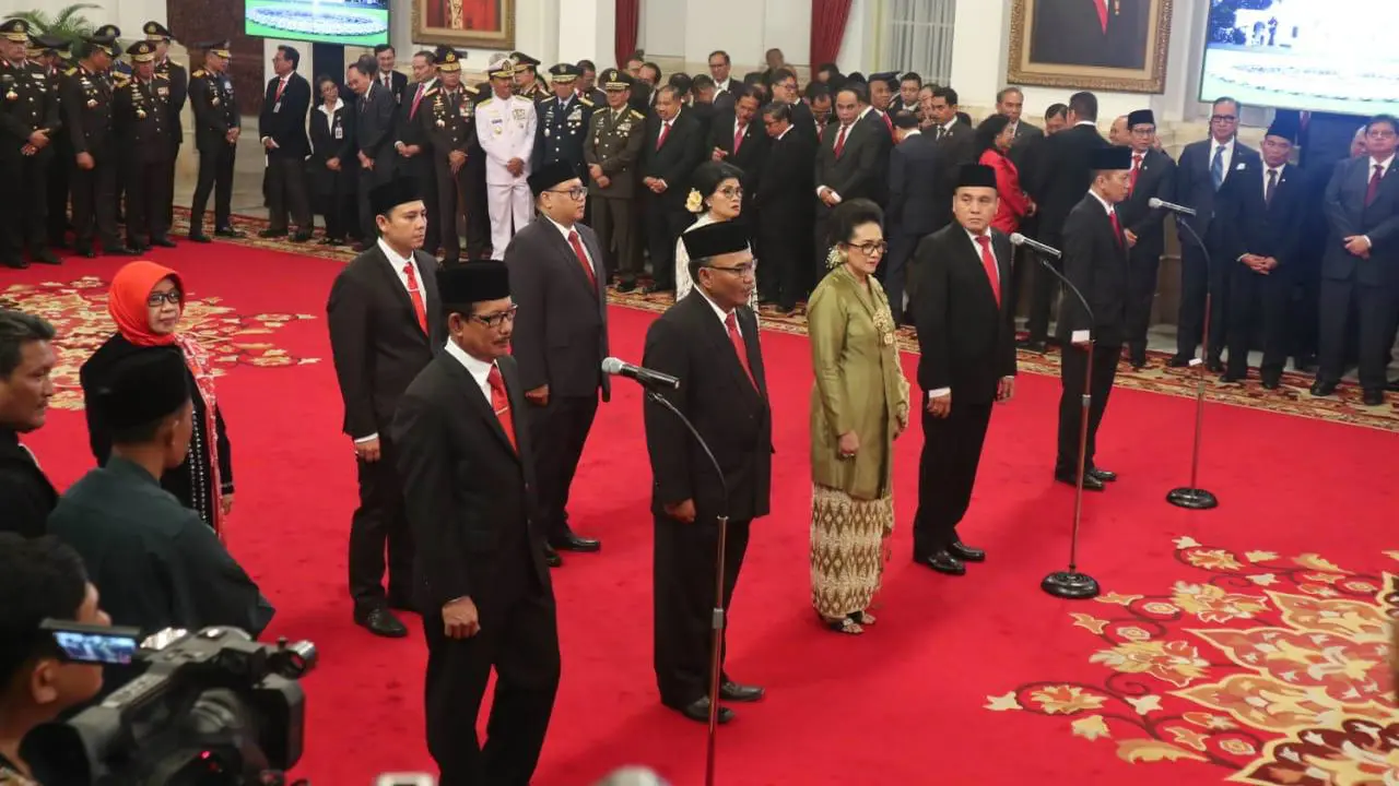 Presiden Joko Widodo melantik sembilan orang anggota Komisi Kejaksaan di Istana Negara, Jumat (1/11/2019).
