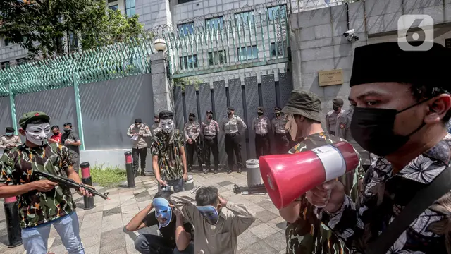 Aksi Dukungan Muslim Uighur di Depan Kedubes China