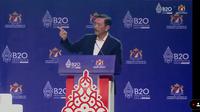 Menteri Koordinator Bidang Maritim dan Investasi Luhut Binsar Pandjaitan, pamer di depan delegasi yang hadir dalam acara B20 Summit Indonesia 2022, terkait stabilnya pertumbuhan ekonomi Indonesia dibanding negara lain.