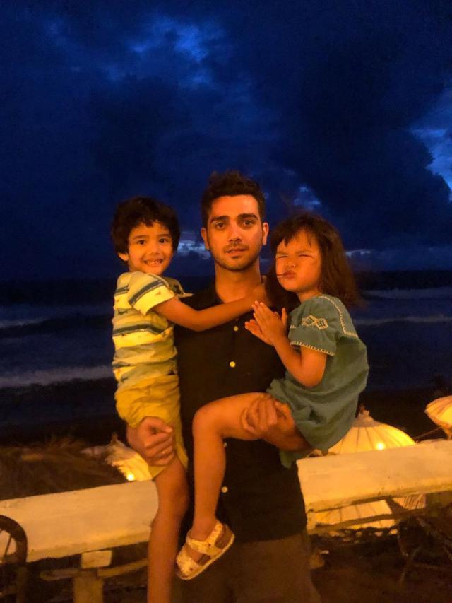 Potret harmonis keluarga Fachri Albar dan Renata Kusmanto