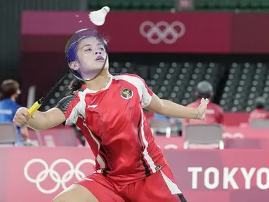 Pebulutangkis tunggal putri Indonesia, Gregoria Mariska Tunjung, melakoni debut sempurna saat tampil pada fase grup bulu tangkis Olimpiade Tokyo 2020. (Foto: AP/Markus Schreiber)