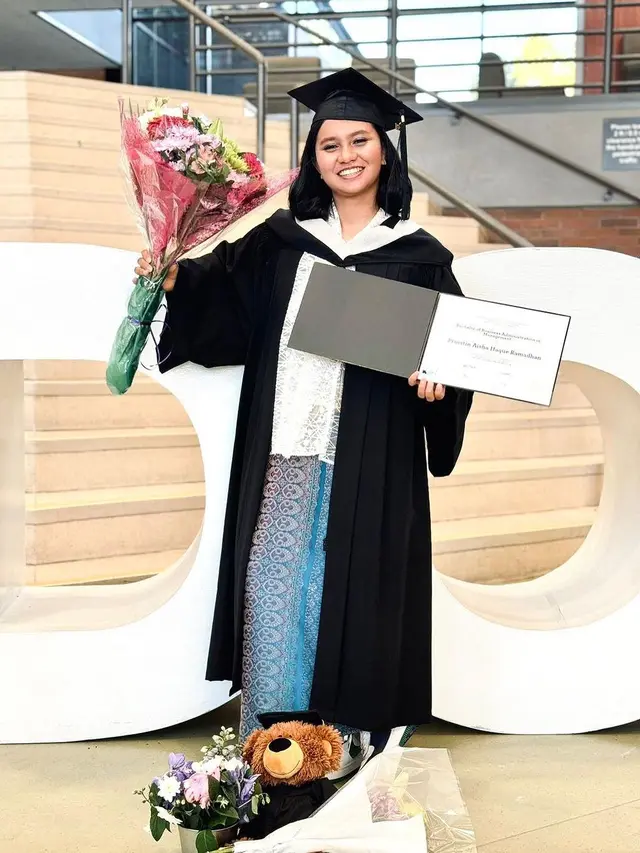 Potret wisuda Pruistin anak sulung Shahnaz Haque (Sumber: Instagram/@shahnaz.haque)