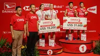 Supranoto (CEO Astra International - Daihatsu Sales Operation), Tetsuo Miura (Presiden Direktur Astra Daihatsu Motor) bersama Runner Up Ganda Putri, Maiken Fruergaard - Sara Thygesen dan sang juara Greysia Polii dan Apriyani Rahayu