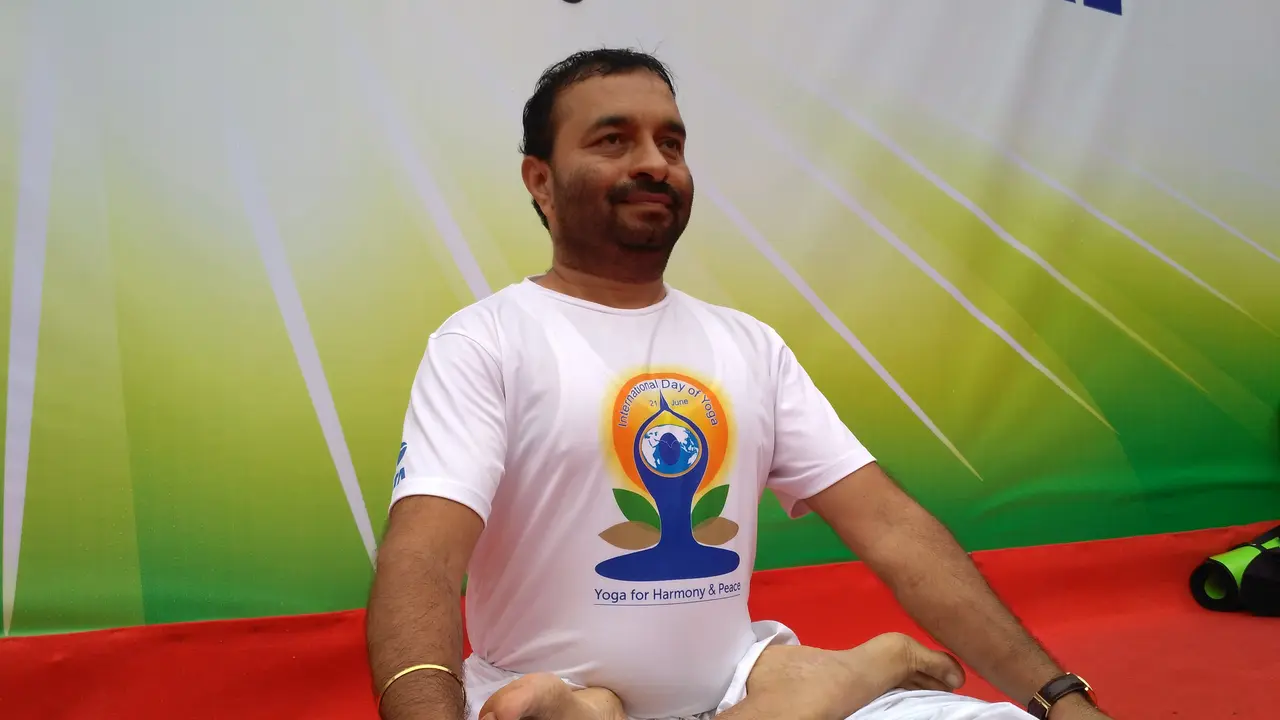Guru yoga Arun Yevle dalam perayaan Hari Yoga Internasional 2016 di Jakarta pada Sabtu (18/6/2016).