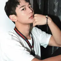 Siapa sih yang tahu Minho SHINee? Bagi para pecinta k-pop, pasti sudah tidak asing dengan wajah tampannya. Meskipun mempunyai wajah tampan, namun sampai saat ini ia belum punya pasangan. (Foto: koreaboo.com)