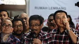 Cawagub DKI Jakarta,  Djarot Saiful Hidayat memberikan keterangan di Rumah Lembang, Jakarta, Rabu (16/11). Djarot menegaskan bahwa penetapan tersangka Ahok malah lebih menguatkan dukungan pada pasangan Ahok-Djarot. (Liputan6.com/Faizal Fanani)