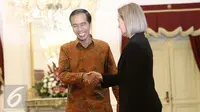 Presiden Joko Widodo (Jokowi) menerima Wakil Presiden Uni Eropa Federica Mogherini beserta delegasi di Istana Negara, Jakarta, Jumat (8/5/2016). Indonesia mengupayakan diberikannya kerja sama pasar bebas dengan Uni Eropa. (Liputan6.com/Faizal Fanani)