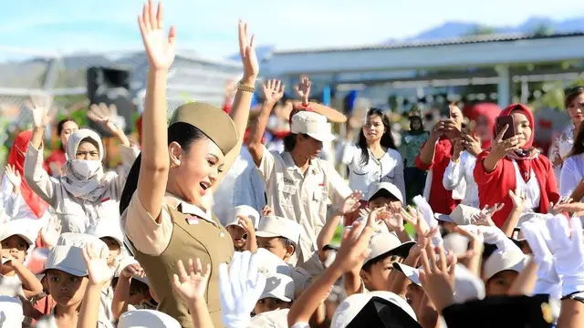 Yuni Shara gelar upacara bendera di PAUD miliknya (Instagram/yunishara36)