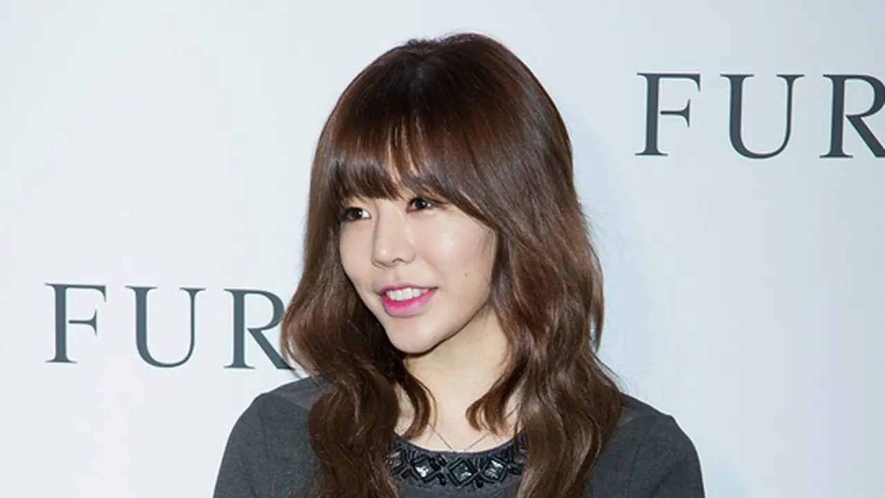 Sunny `Girls Generation` Kesal Lihat Kemenangan 2NE1?