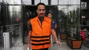 Wali Kota Blitar Muhammad Samanhudi Anwar usai menjalani pemeriksaan perdana pascapenahanan di Gedung KPK, Jakarta, Senin (25/6). Samanhudi diperiksa sebagai tersangka. (Merdeka.com/Dwi Narwoko)