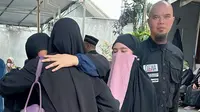 Ayah Tissa Biani Meninggal Dunia, Ahmad Dhani bersama Mulan Jameela dan Anak-Anak Sempatkan Takziah ke Rumah Duka. (instagram.com/mulanjameela1)