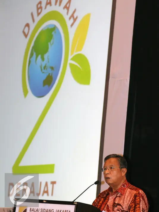 Menteri Koordinator Bidang Perekonomian, Darmin Nasution memberikan sambutan pada pembukaan Festival Iklim di Jakarta, Senin (1/2/2016). Festival kerjasama KLH dengan Pemerintah Kerajaan Norwegia dan UNDP Indonesia. (Liputan6.com/Helmi Fithriansyah)