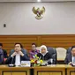 Pimpinan sementara DPR dari Koalisi Indonesia Hebat (KIH) yang diketuai Ida Fauziyah (kedua kanan), Effendi Simbolon (kedua kiri), Supriyadi (kiri), serta Syaifulloh (kanan) memimpin Rapat Konsultasi lanjutan di Parlemen Senayan, Jakarta, Senin (3/11). (A