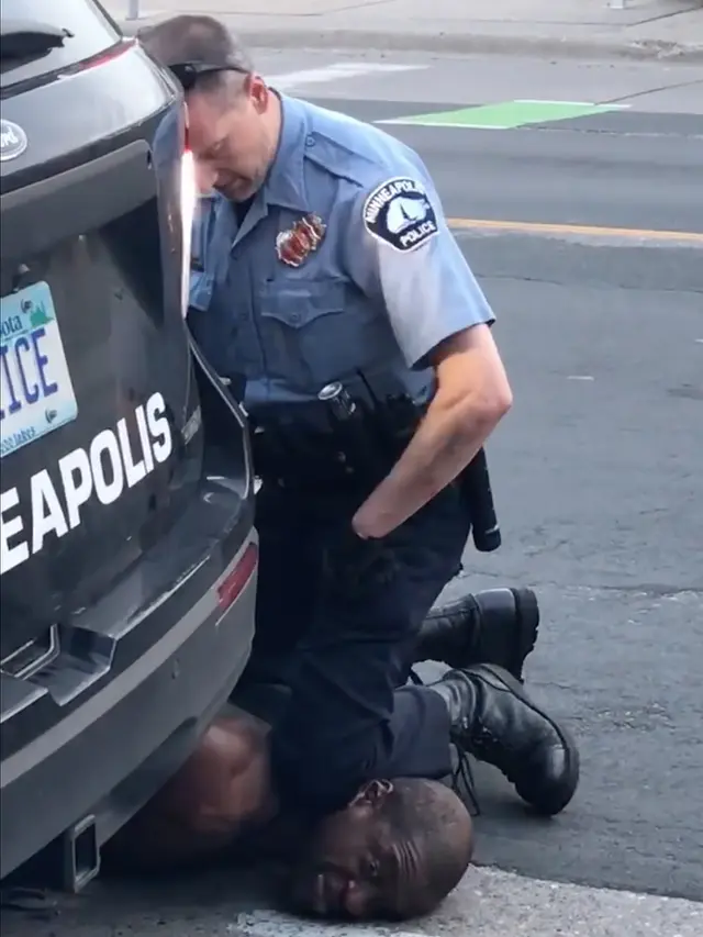 FOTO: Kematian Pria Kulit Hitam Picu Kerusuhan di Minneapolis