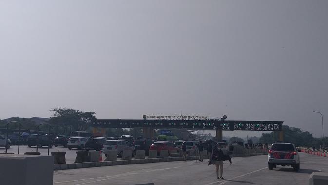 Suasana di Gerbang Tol Cikampek Utama, Kamis pagi (30/5/2019). (Liputan6.com/ Ika Defianti)