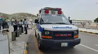 Ilustrasi ambulans untuk jemaah haji di Bandara Madinah. KKHI Makkah akan mengevakuasi jemaah sakit yang akan dipulangkan ke Tanah Air menggunakan mobil ambulans. (Liputan6.com/Nafiysul Qodar)