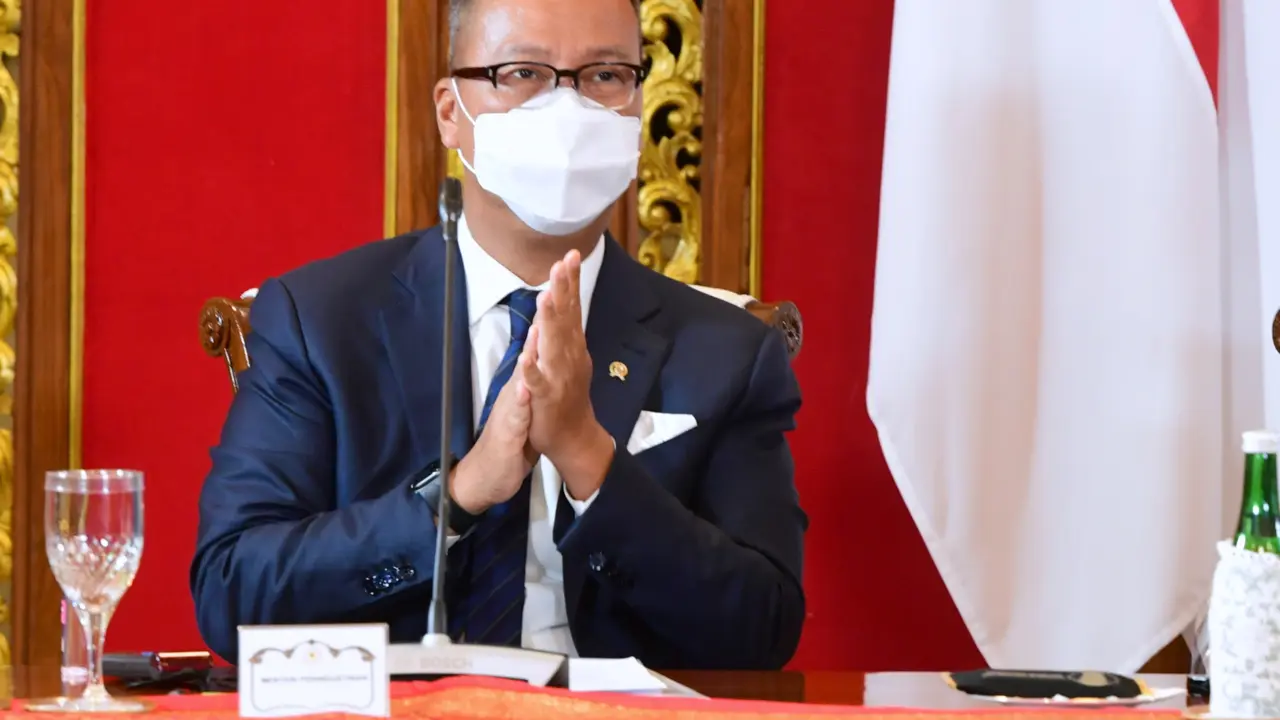 Menteri Perindustrian Agus Gumiwang Kartasasmita